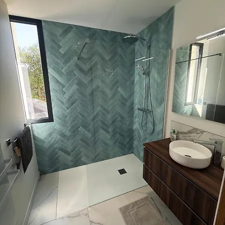 Beautiful With Sea View Villa *