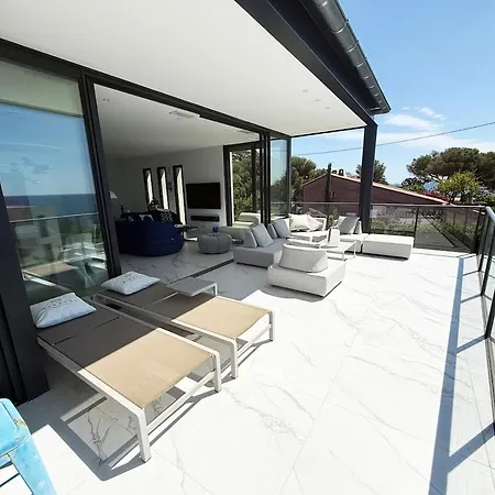 Beautiful With Sea View Villa Saint-Raphaël