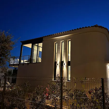Beautiful With Sea View Villa *