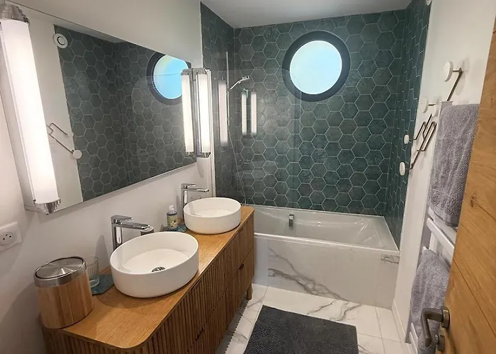 Beautiful With Sea View Villa Saint-Raphaël