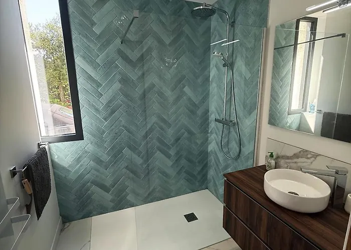 Beautiful With Sea View Villa *