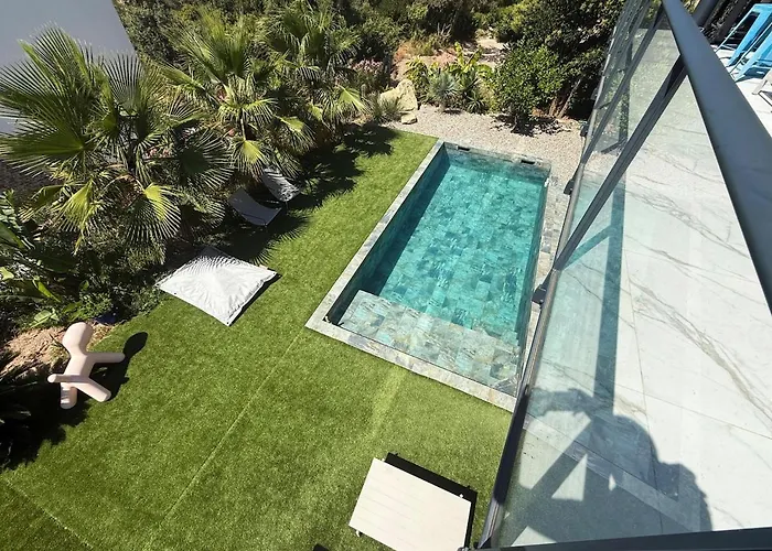 Beautiful With Sea View Villa Saint-Raphaël