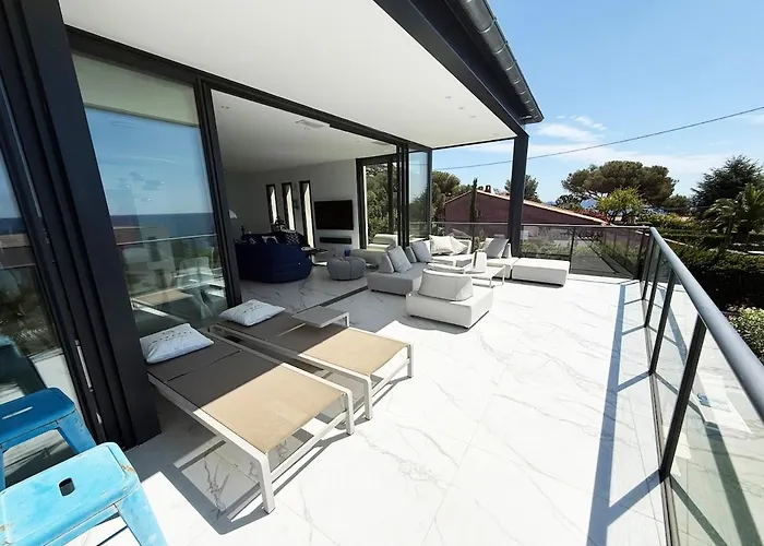 Beautiful With Sea View Villa Saint-Raphaël