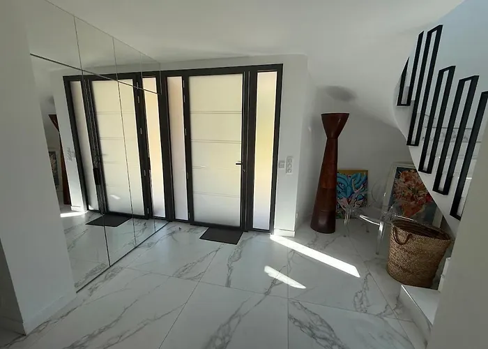 Beautiful With Sea View Villa *