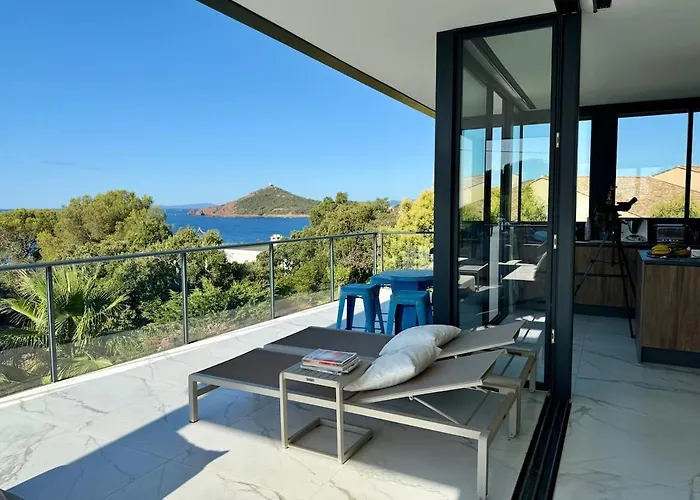 Beautiful With Sea View Villa Saint-Raphaël